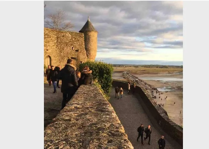 Сasa de vacaciones Maison Familiale A 10 Min Du Mont Saint Michel